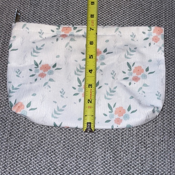 Makeup Pouch - Picture 5 of 5
